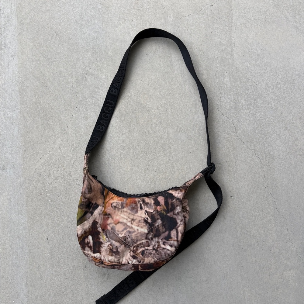 BAGGU Camouflage Crescent Bag Small photo camo